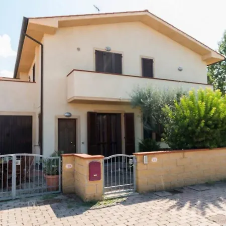 Cherry House: Giardino Privato & Relax Vicino Pisa アパート