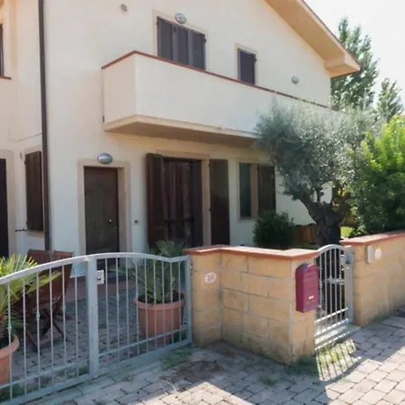 Cherry House: Giardino Privato & Relax Vicino Pisa アパート